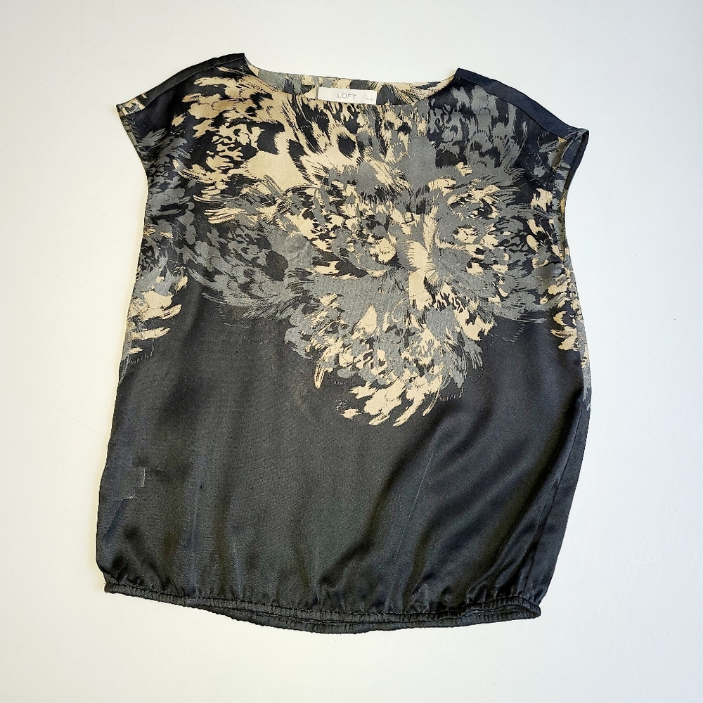 Loft floral sleeveless blouse size SP gray & gold